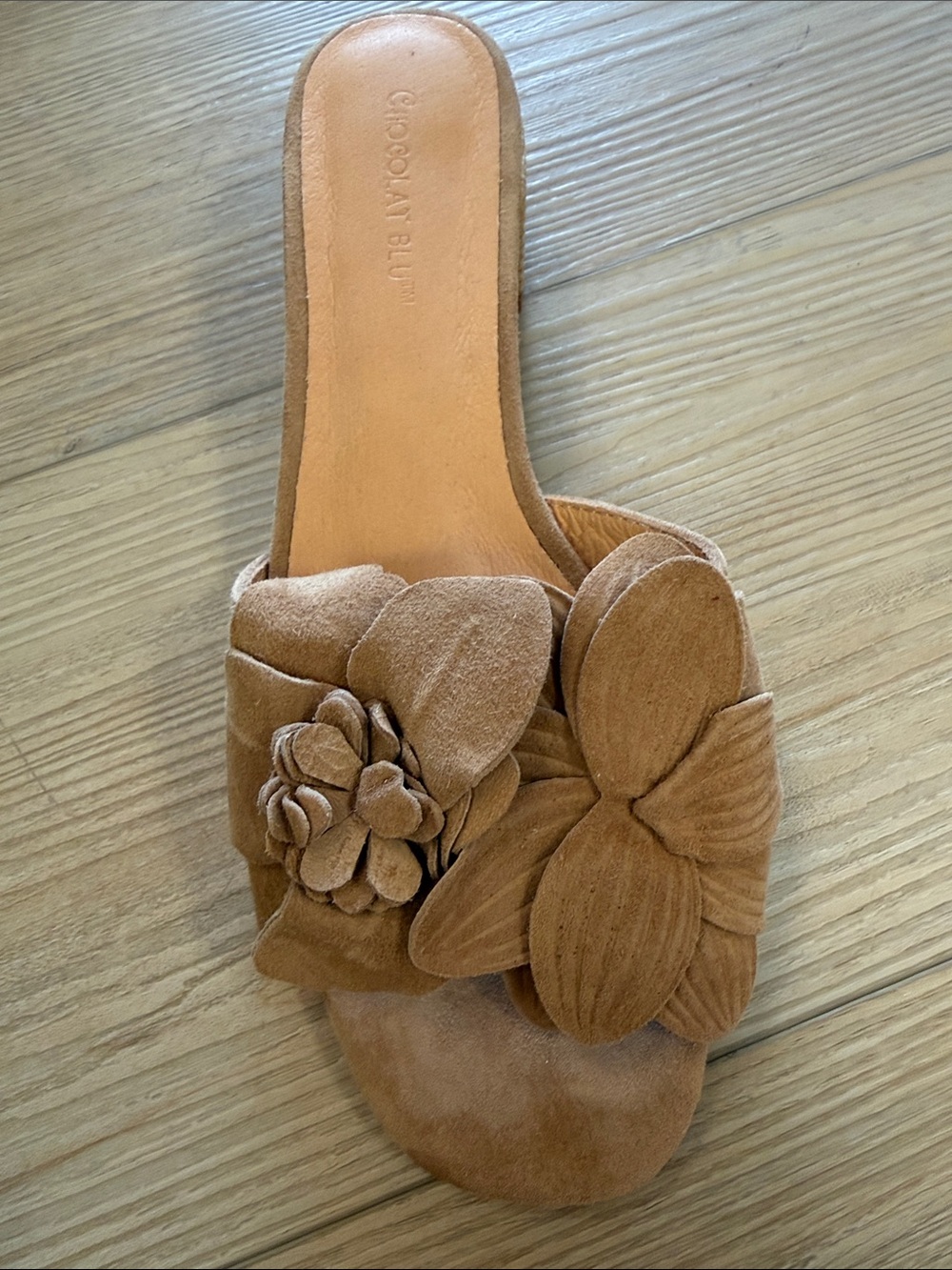 Chocolat Blu Tan Suede Floral Slide Sandal